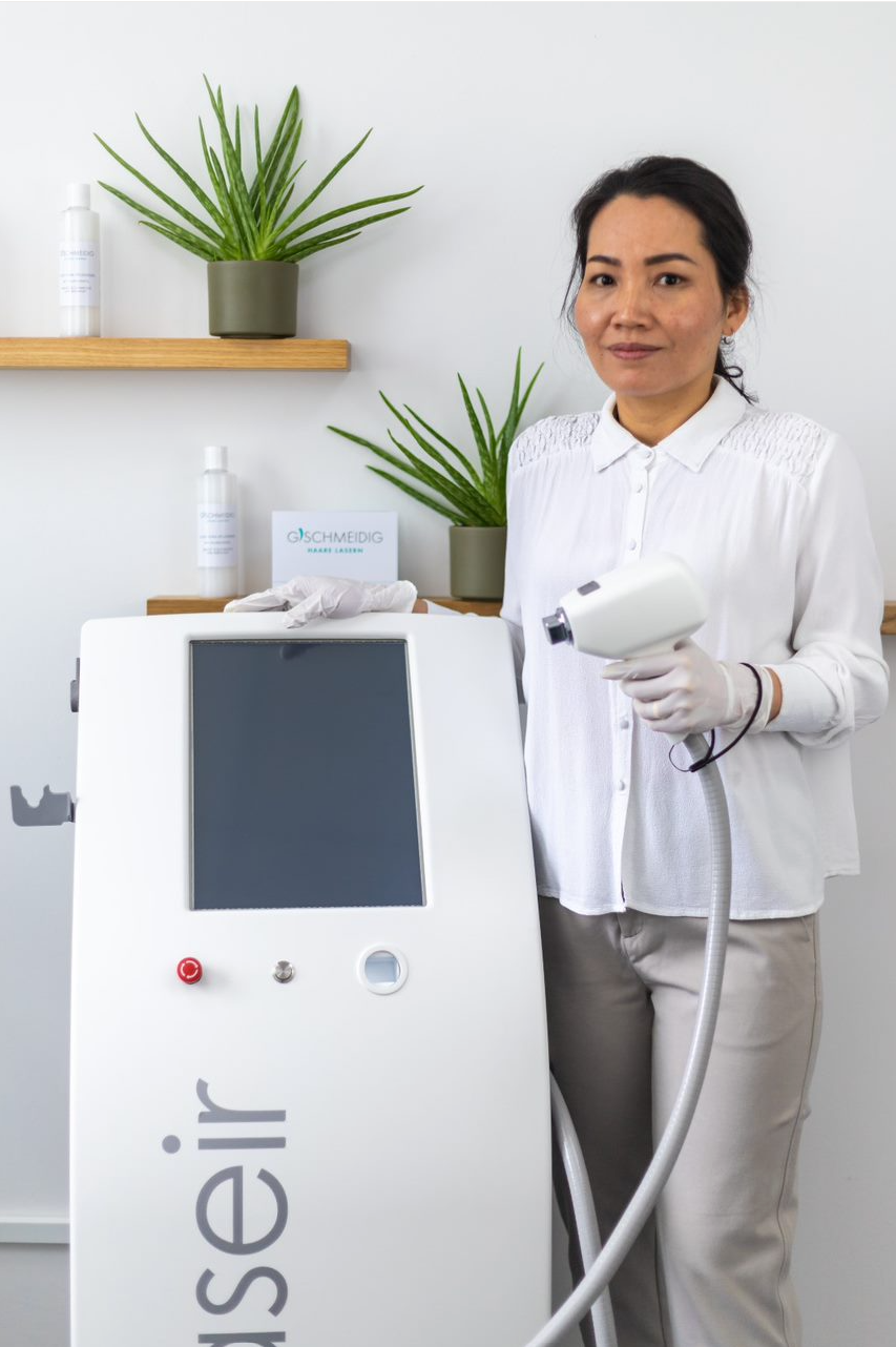 Behandlerin am Laser
