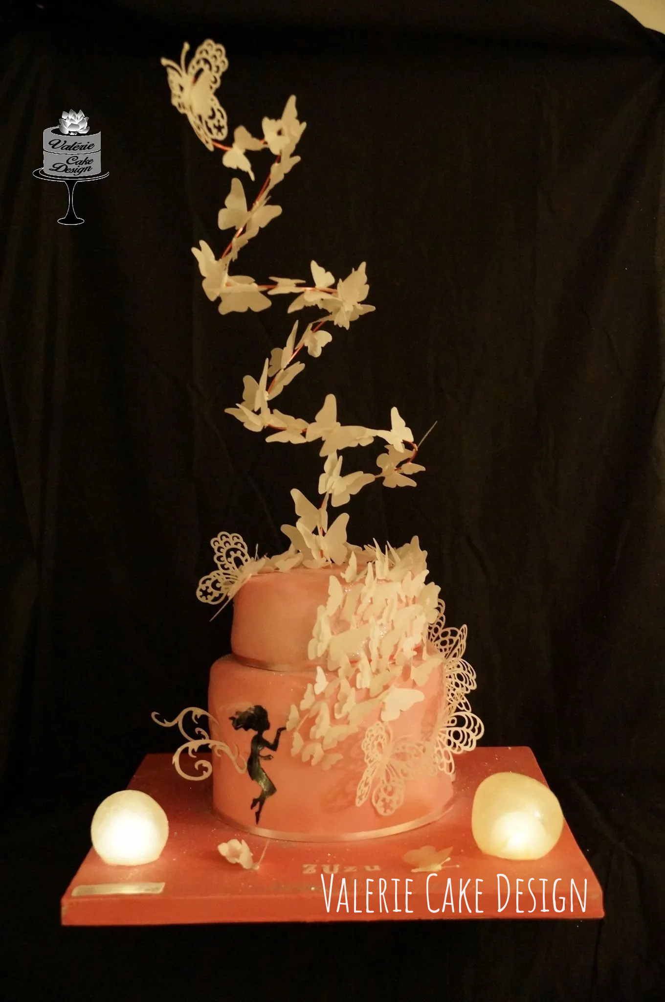 #joyeuxanniversaire #instacakedesign #pickoftheday #instagood #Valeriecakedesignmarseille #ValérieCakeDesign #instacake #birthdaycakemarseille #weddingcake #valeriecakedesign #cakedesignmarseille #gateaususpendumarseille #sabledecoremarseille #sabledecore #gateaususpendu #gravitycake #instafood #gateaudemariagemarseille #gateaudemarseille #gateaudemariage #bapteme #gateauanniversairemarseille #pateasucre #weddingcakemarseille #birthdaycake #marseille #mariagemarseille  #gateaupersonnalise #gateaupersonnalisemarseille #sweettable #bapteme #gateau #sucettepersonnalisee #cakepop #cakepopmarseille #cupcakemarseille #numbercake #numbercakemarseille #aussibeauquebon #cakemarseille  #creationgourmande #creationgateau #rever #cakeartist #feerie #patisserie #personnalisationdegateau