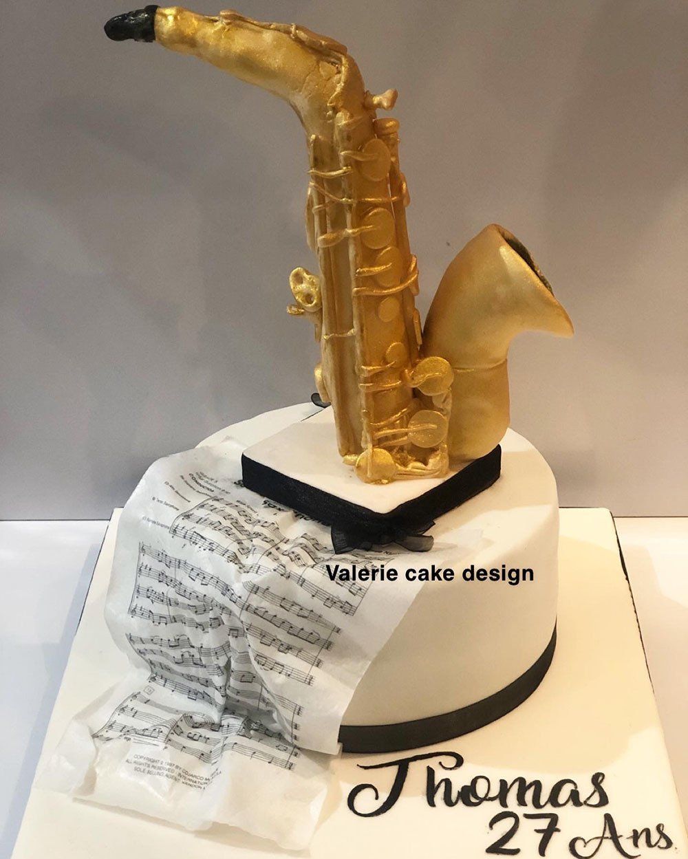 #joyeuxanniversaire #instacakedesign #pickoftheday #instagood #Valeriecakedesignmarseille #ValérieCakeDesign #instacake #birthdaycakemarseille #weddingcake #valeriecakedesign #cakedesignmarseille #gateaususpendumarseille #sabledecoremarseille #sabledecore #gateaususpendu #gravitycake #instafood #gateaudemariagemarseille #gateaudemarseille #gateaudemariage #bapteme #gateauanniversairemarseille #pateasucre #weddingcakemarseille #birthdaycake #marseille #mariagemarseille  #gateaupersonnalise #gateaupersonnalisemarseille #sweettable #bapteme #gateau #sucettepersonnalisee #cakepop #cakepopmarseille #cupcakemarseille #numbercake #numbercakemarseille #aussibeauquebon #cakemarseille  #creationgourmande #creationgateau #rever #cakeartist #feerie #patisserie #personnalisationdegateau