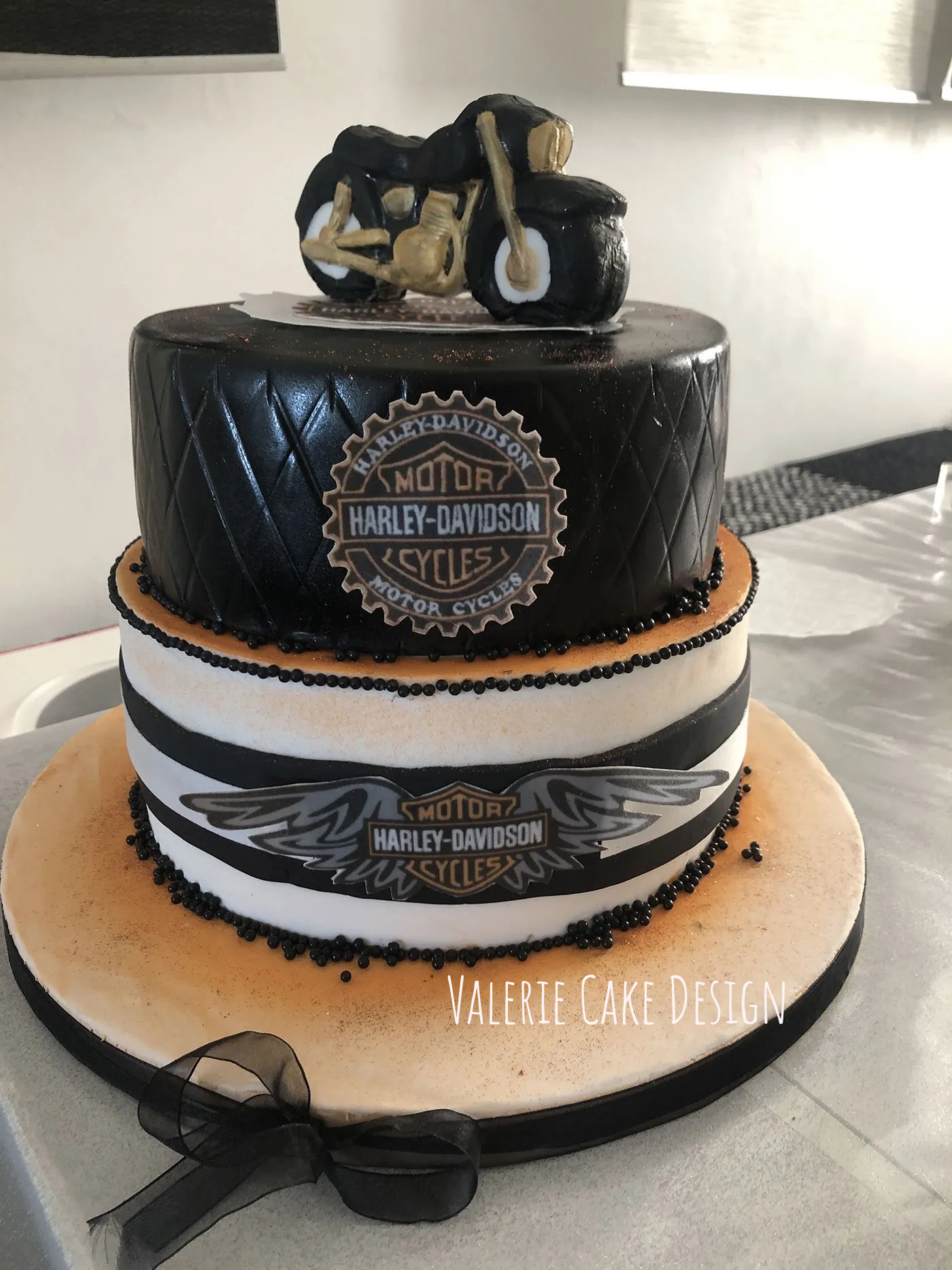 #joyeuxanniversaire #instacakedesign #pickoftheday #instagood #Valeriecakedesignmarseille #ValérieCakeDesign #instacake #birthdaycakemarseille #weddingcake #valeriecakedesign #cakedesignmarseille #gateaususpendumarseille #sabledecoremarseille #sabledecore #gateaususpendu #gravitycake #instafood #gateaudemariagemarseille #gateaudemarseille #gateaudemariage #bapteme #gateauanniversairemarseille #pateasucre #weddingcakemarseille #birthdaycake #marseille #mariagemarseille  #gateaupersonnalise #gateaupersonnalisemarseille #sweettable #bapteme #gateau #sucettepersonnalisee #cakepop #cakepopmarseille #cupcakemarseille #numbercake #numbercakemarseille #aussibeauquebon #cakemarseille  #creationgourmande #creationgateau #rever #cakeartist #feerie #patisserie #personnalisationdegateau