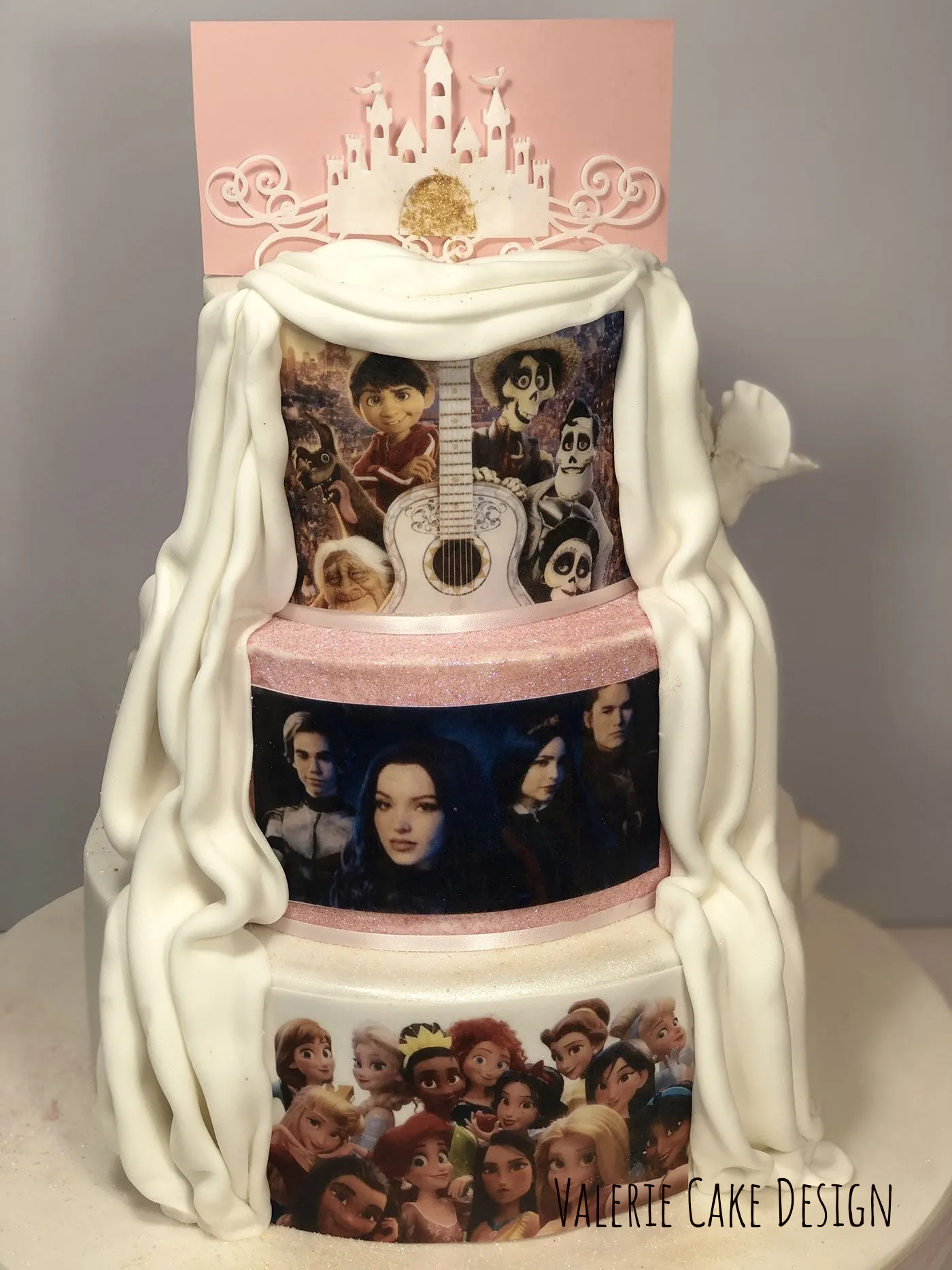 #joyeuxanniversaire #instacakedesign #pickoftheday #instagood #Valeriecakedesignmarseille #ValérieCakeDesign #instacake #birthdaycakemarseille #weddingcake #valeriecakedesign #cakedesignmarseille #gateaususpendumarseille #sabledecoremarseille #sabledecore #gateaususpendu #gravitycake #instafood #gateaudemariagemarseille #gateaudemarseille #gateaudemariage #bapteme #gateauanniversairemarseille #pateasucre #weddingcakemarseille #birthdaycake #marseille #mariagemarseille  #gateaupersonnalise #gateaupersonnalisemarseille #sweettable #bapteme #gateau #sucettepersonnalisee #cakepop #cakepopmarseille #cupcakemarseille #numbercake #numbercakemarseille #aussibeauquebon #cakemarseille  #creationgourmande #creationgateau #rever #cakeartist #feerie #patisserie #personnalisationdegateau