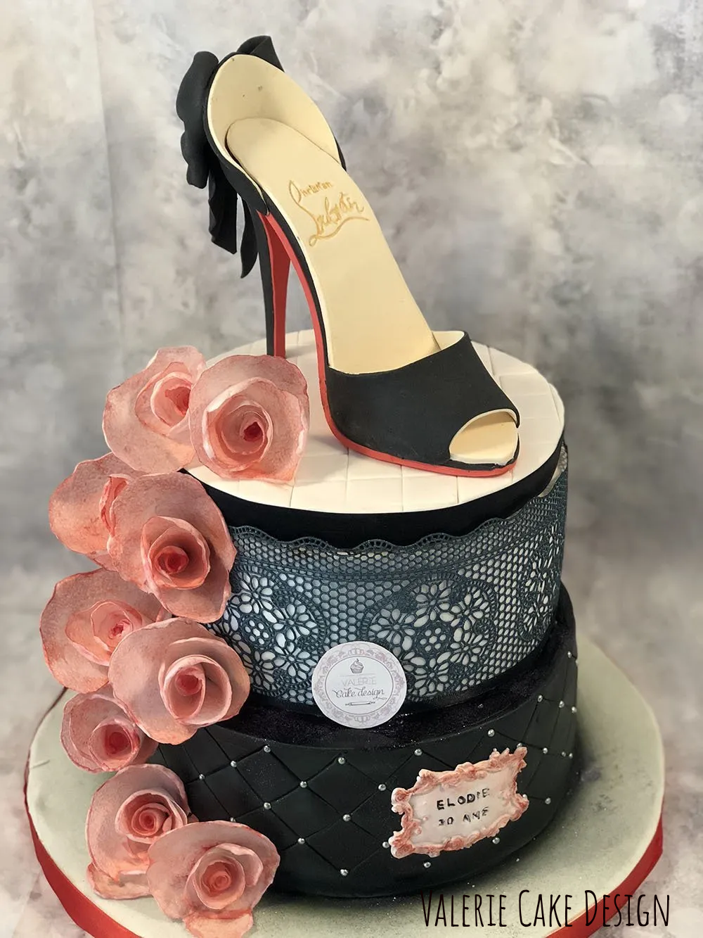 #joyeuxanniversaire #instacakedesign #pickoftheday #instagood #Valeriecakedesignmarseille #ValérieCakeDesign #instacake #birthdaycakemarseille #weddingcake #valeriecakedesign #cakedesignmarseille #gateaususpendumarseille #sabledecoremarseille #sabledecore #gateaususpendu #gravitycake #instafood #gateaudemariagemarseille #gateaudemarseille #gateaudemariage #bapteme #gateauanniversairemarseille #pateasucre #weddingcakemarseille #birthdaycake #marseille #mariagemarseille  #gateaupersonnalise #gateaupersonnalisemarseille #sweettable #bapteme #gateau #sucettepersonnalisee #cakepop #cakepopmarseille #cupcakemarseille #numbercake #numbercakemarseille #aussibeauquebon #cakemarseille  #creationgourmande #creationgateau #rever #cakeartist #feerie #patisserie #personnalisationdegateau