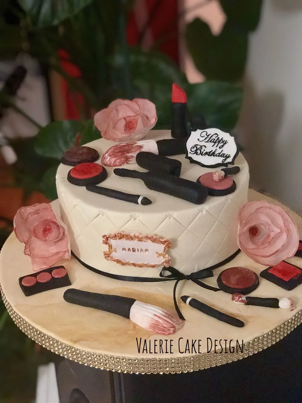 #joyeuxanniversaire #instacakedesign #pickoftheday #instagood #Valeriecakedesignmarseille #ValérieCakeDesign #instacake #birthdaycakemarseille #weddingcake #valeriecakedesign #cakedesignmarseille #gateaususpendumarseille #sabledecoremarseille #sabledecore #gateaususpendu #gravitycake #instafood #gateaudemariagemarseille #gateaudemarseille #gateaudemariage #bapteme #gateauanniversairemarseille #pateasucre #weddingcakemarseille #birthdaycake #marseille #mariagemarseille #gateaupersonnalise #gateaupersonnalisemarseille #sweettable #bapteme #gateau #sucettepersonnalisee #cakepop #cakepopmarseille #cupcakemarseille #numbercake #numbercakemarseille #aussibeauquebon #cakemarseille #creationgourmande #creationgateau #rever #cakeartist #feerie #patisserie #personnalisationdegateau