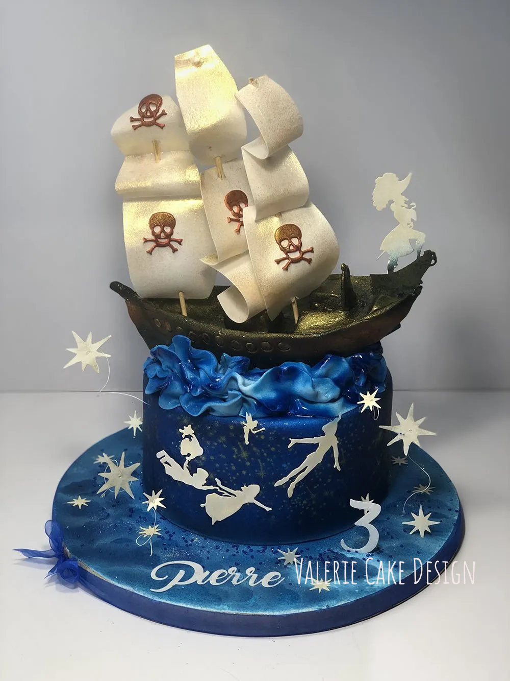 #joyeuxanniversaire #instacakedesign #pickoftheday #instagood #Valeriecakedesignmarseille #ValérieCakeDesign #instacake #birthdaycakemarseille #weddingcake #valeriecakedesign #cakedesignmarseille #gateaususpendumarseille #sabledecoremarseille #sabledecore #gateaususpendu #gravitycake #instafood #gateaudemariagemarseille #gateaudemarseille #gateaudemariage #bapteme #gateauanniversairemarseille #pateasucre #weddingcakemarseille #birthdaycake #marseille #mariagemarseille  #gateaupersonnalise #gateaupersonnalisemarseille #sweettable #bapteme #gateau #sucettepersonnalisee #cakepop #cakepopmarseille #cupcakemarseille #numbercake #numbercakemarseille #aussibeauquebon #cakemarseille  #creationgourmande #creationgateau #rever #cakeartist #feerie #patisserie #personnalisationdegateau