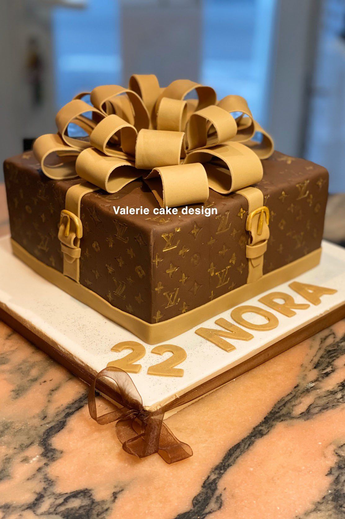 #joyeuxanniversaire #instacakedesign #pickoftheday #instagood #Valeriecakedesignmarseille #ValérieCakeDesign #instacake #birthdaycakemarseille #weddingcake #valeriecakedesign #cakedesignmarseille #gateaususpendumarseille #sabledecoremarseille #sabledecore #gateaususpendu #gravitycake #instafood #gateaudemariagemarseille #gateaudemarseille #gateaudemariage #bapteme #gateauanniversairemarseille #pateasucre #weddingcakemarseille #birthdaycake #marseille #mariagemarseille #gateaupersonnalise #gateaupersonnalisemarseille #sweettable #bapteme #gateau #sucettepersonnalisee #cakepop #cakepopmarseille #cupcakemarseille #numbercake #numbercakemarseille #aussibeauquebon #cakemarseille #creationgourmande #creationgateau #rever #cakeartist #feerie #patisserie #personnalisationdegateau