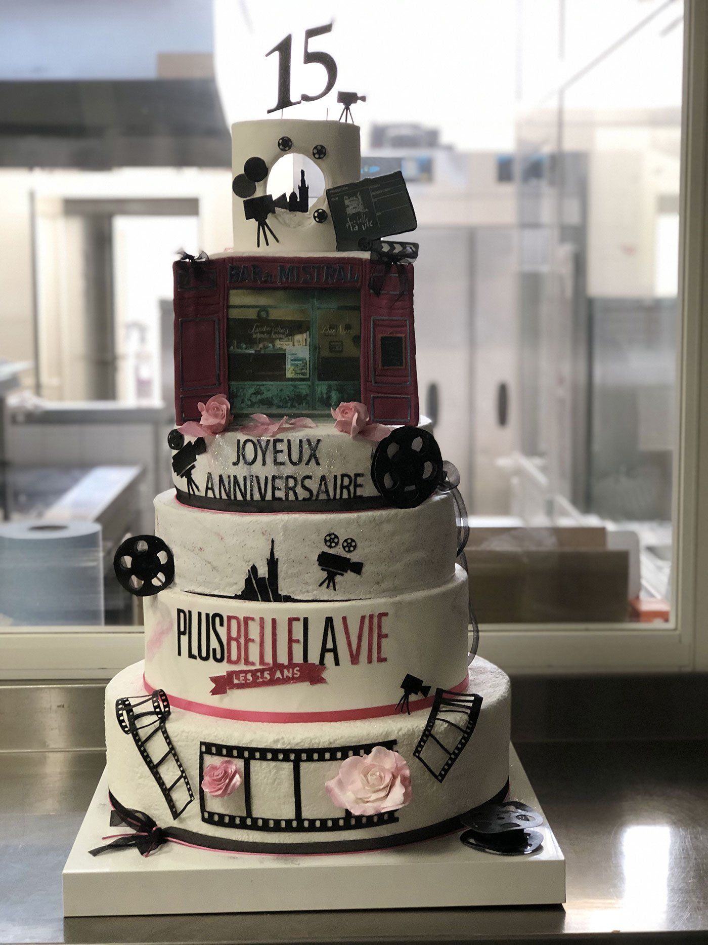 #joyeuxanniversaire #instacakedesign #pickoftheday #instagood #Valeriecakedesignmarseille #ValérieCakeDesign #instacake #birthdaycakemarseille #weddingcake #valeriecakedesign #cakedesignmarseille #gateaususpendumarseille #sabledecoremarseille #sabledecore #gateaususpendu #gravitycake #instafood #gateaudemariagemarseille #gateaudemarseille #gateaudemariage #bapteme #gateauanniversairemarseille #pateasucre #weddingcakemarseille #birthdaycake #marseille #mariagemarseille #gateaupersonnalise #gateaupersonnalisemarseille #sweettable #bapteme #gateau #sucettepersonnalisee #cakepop #cakepopmarseille #cupcakemarseille #numbercake #numbercakemarseille #aussibeauquebon #cakemarseille #creationgourmande #creationgateau #rever #cakeartist #feerie #patisserie #personnalisationdegateau
