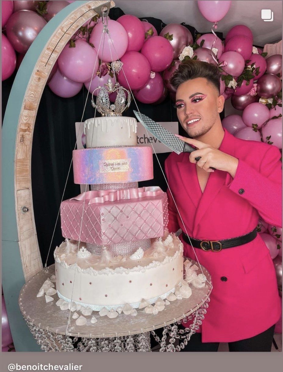 #joyeuxanniversaire #instacakedesign #pickoftheday #instagood #Valeriecakedesignmarseille #ValérieCakeDesign #instacake #birthdaycakemarseille #weddingcake #valeriecakedesign #cakedesignmarseille #gateaususpendumarseille #sabledecoremarseille #sabledecore #gateaususpendu #gravitycake #instafood #gateaudemariagemarseille #gateaudemarseille #gateaudemariage #bapteme #gateauanniversairemarseille #pateasucre #weddingcakemarseille #birthdaycake #marseille #mariagemarseille  #gateaupersonnalise #gateaupersonnalisemarseille #sweettable #bapteme #gateau #sucettepersonnalisee #cakepop #cakepopmarseille #cupcakemarseille #numbercake #numbercakemarseille #aussibeauquebon #cakemarseille  #creationgourmande #creationgateau #rever #cakeartist #feerie #patisserie #personnalisationdegateau