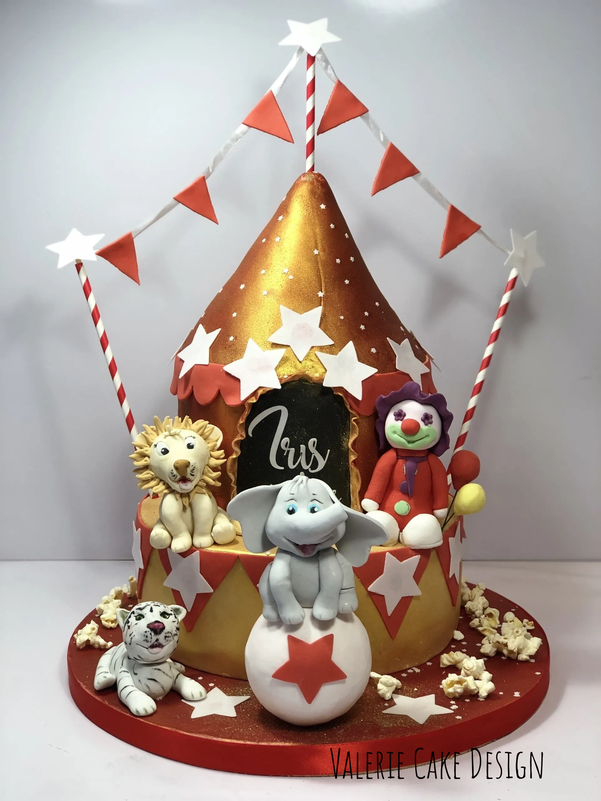 #joyeuxanniversaire #instacakedesign #pickoftheday #instagood #Valeriecakedesignmarseille #ValérieCakeDesign #instacake #birthdaycakemarseille #weddingcake #valeriecakedesign #cakedesignmarseille #gateaususpendumarseille #sabledecoremarseille #sabledecore #gateaususpendu #gravitycake #instafood #gateaudemariagemarseille #gateaudemarseille #gateaudemariage #bapteme #gateauanniversairemarseille #pateasucre #weddingcakemarseille #birthdaycake #marseille #mariagemarseille  #gateaupersonnalise #gateaupersonnalisemarseille #sweettable #bapteme #gateau #sucettepersonnalisee #cakepop #cakepopmarseille #cupcakemarseille #numbercake #numbercakemarseille #aussibeauquebon #cakemarseille  #creationgourmande #creationgateau #rever #cakeartist #feerie #patisserie #personnalisationdegateau