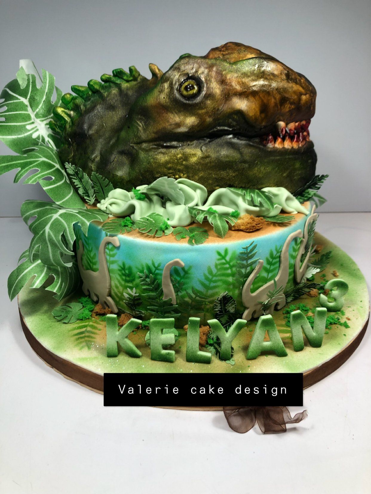 #joyeuxanniversaire #instacakedesign #pickoftheday #instagood #Valeriecakedesignmarseille #ValérieCakeDesign #instacake #birthdaycakemarseille #weddingcake #valeriecakedesign #cakedesignmarseille #gateaususpendumarseille #sabledecoremarseille #sabledecore #gateaususpendu #gravitycake #instafood #gateaudemariagemarseille #gateaudemarseille #gateaudemariage #bapteme #gateauanniversairemarseille #pateasucre #weddingcakemarseille #birthdaycake #marseille #mariagemarseille #gateaupersonnalise #gateaupersonnalisemarseille #sweettable #bapteme #gateau #sucettepersonnalisee #cakepop #cakepopmarseille #cupcakemarseille #numbercake #numbercakemarseille #aussibeauquebon #cakemarseille #creationgourmande #creationgateau #rever #cakeartist #feerie #patisserie #personnalisationdegateau