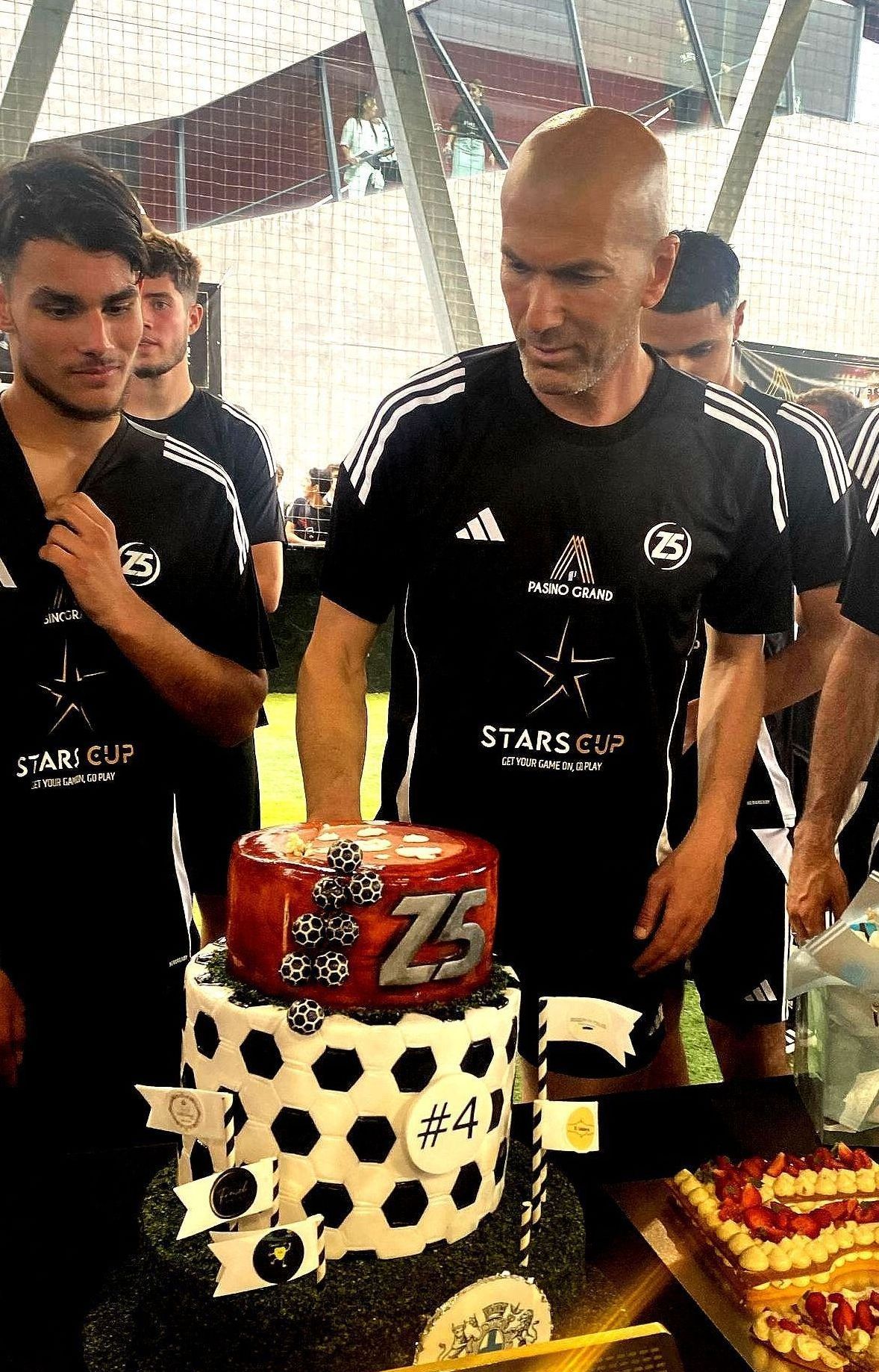 #joyeuxanniversaire #instacakedesign #pickoftheday #instagood #Valeriecakedesignmarseille #ValérieCakeDesign #instacake #birthdaycakemarseille #weddingcake #valeriecakedesign #cakedesignmarseille #gateaususpendumarseille #sabledecoremarseille #sabledecore #gateaususpendu #gravitycake #instafood #gateaudemariagemarseille #gateaudemarseille #gateaudemariage #bapteme #gateauanniversairemarseille #pateasucre #weddingcakemarseille #birthdaycake #marseille #mariagemarseille #gateaupersonnalise #gateaupersonnalisemarseille #sweettable #bapteme #gateau #sucettepersonnalisee #cakepop #cakepopmarseille #cupcakemarseille #numbercake #numbercakemarseille #aussibeauquebon #cakemarseille #creationgourmande #creationgateau #rever #cakeartist #feerie #patisserie #personnalisationdegateau