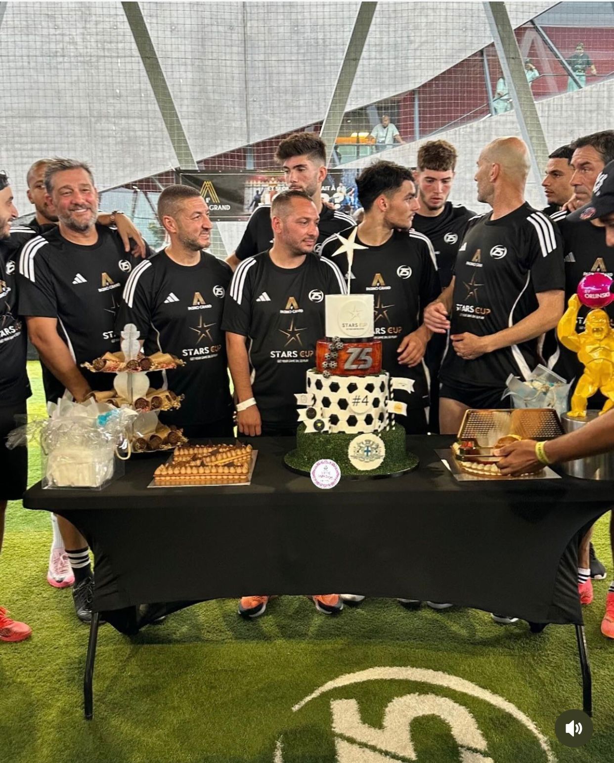 #joyeuxanniversaire #instacakedesign #pickoftheday #instagood #Valeriecakedesignmarseille #ValérieCakeDesign #instacake #birthdaycakemarseille #weddingcake #valeriecakedesign #cakedesignmarseille #gateaususpendumarseille #sabledecoremarseille #sabledecore #gateaususpendu #gravitycake #instafood #gateaudemariagemarseille #gateaudemarseille #gateaudemariage #bapteme #gateauanniversairemarseille #pateasucre #weddingcakemarseille #birthdaycake #marseille #mariagemarseille #gateaupersonnalise #gateaupersonnalisemarseille #sweettable #bapteme #gateau #sucettepersonnalisee #cakepop #cakepopmarseille #cupcakemarseille #numbercake #numbercakemarseille #aussibeauquebon #cakemarseille #creationgourmande #creationgateau #rever #cakeartist #feerie #patisserie #personnalisationdegateau