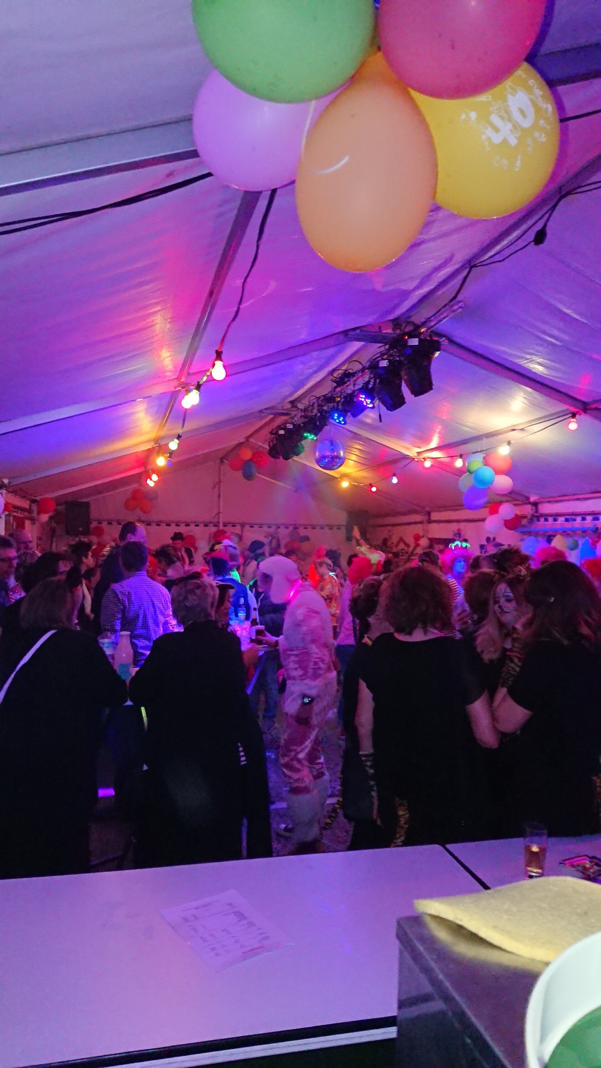 Party im Zelt