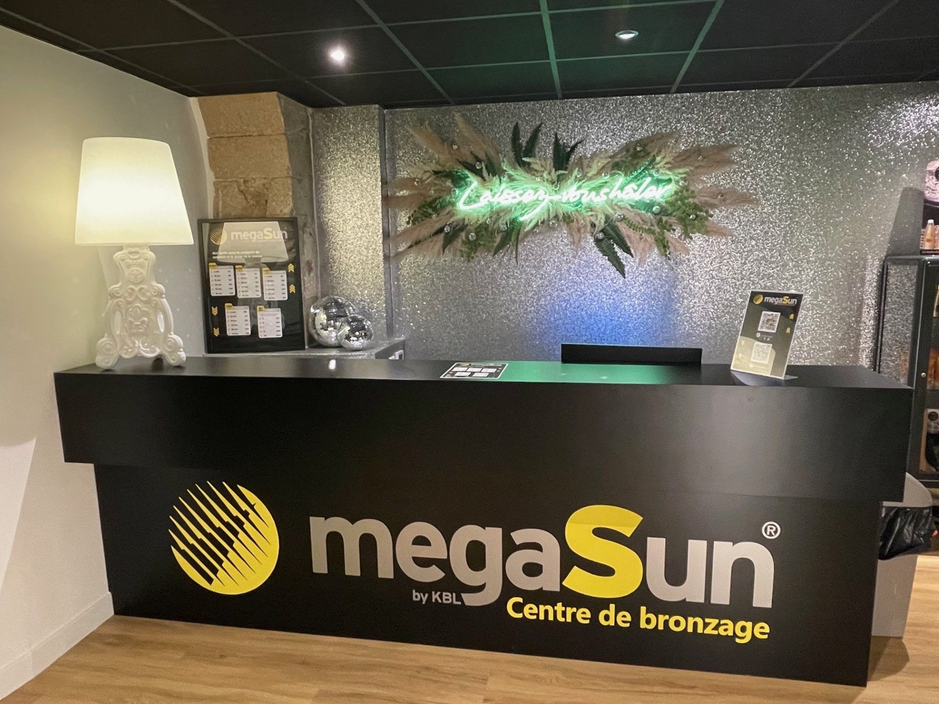 Soleil toute l’année ! Profitez de solariums de pointe pour un bronzage sécurisé.