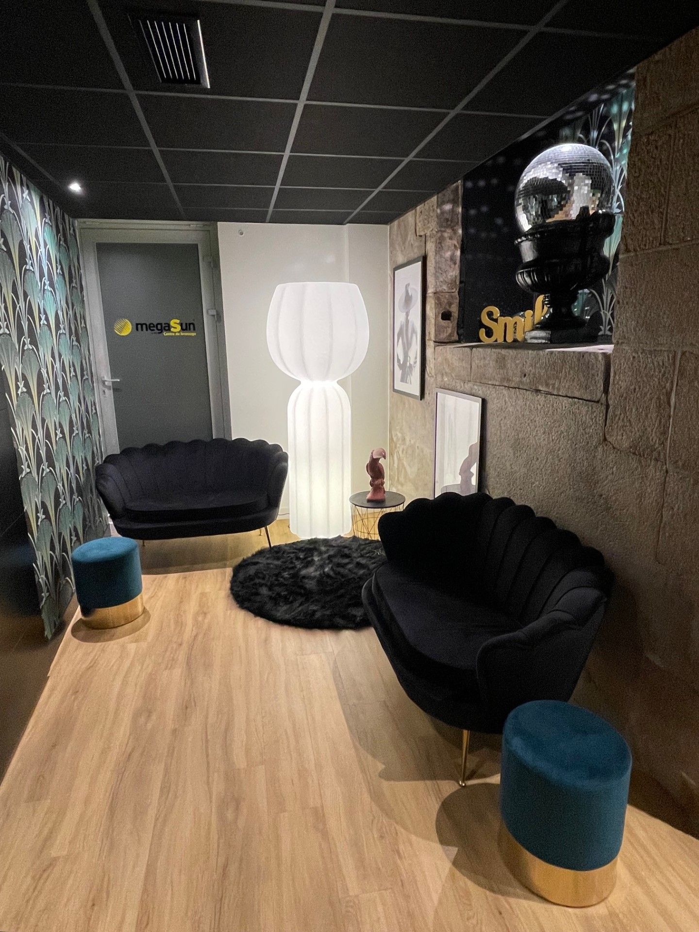 Ambiance cosy et équipements modernes pour une expérience de bronzage inégalée