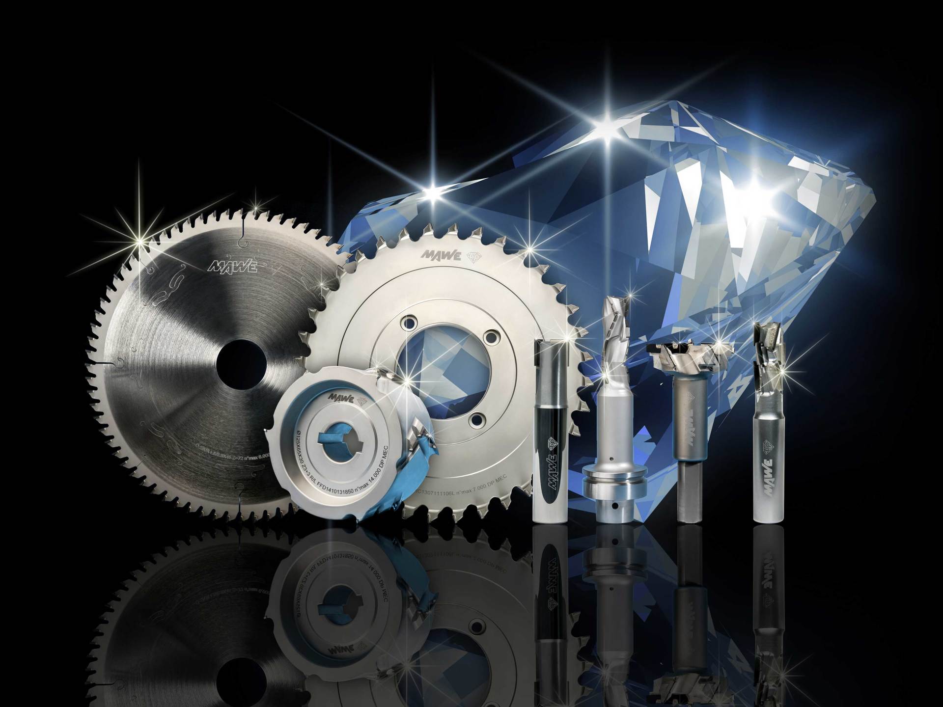 Werbefoto verschiedene Werkzeuge mit blauem Diamant