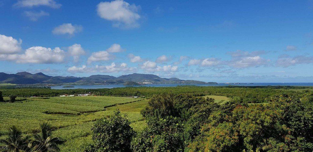 Sur la Baie Location Saisonnière F2 avec vue sur la Baie de Fort-de-France en Martinique