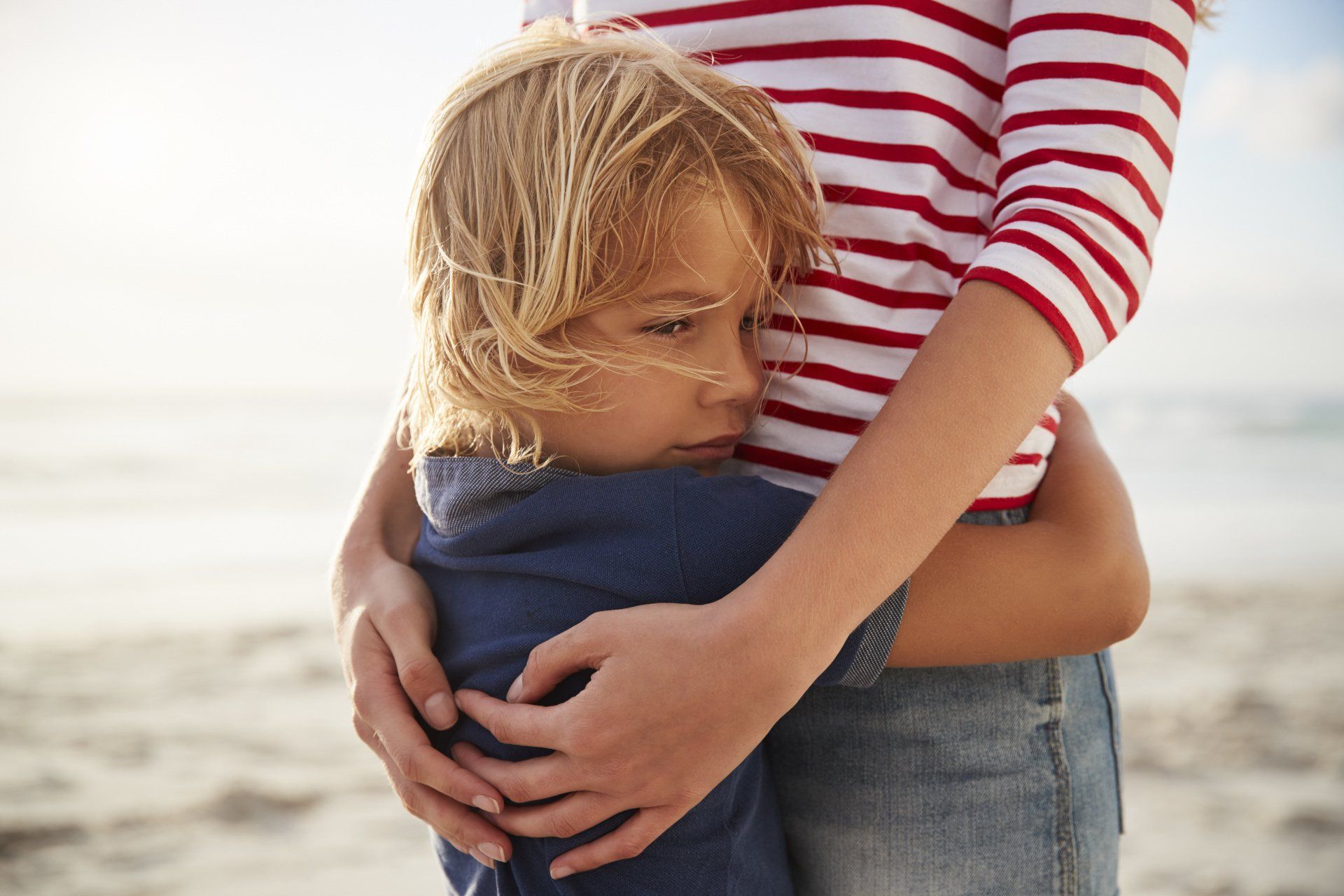 Kinderpsychotherapeuten helfen, das gegenseitige Verständnis zwischen Kind und Eltern zu fördern.