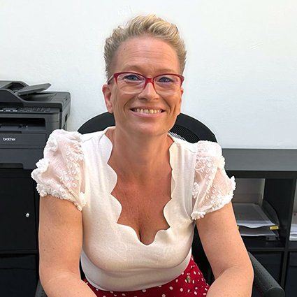 Katja Wilke, Sekretärin bei Stefans Garage
