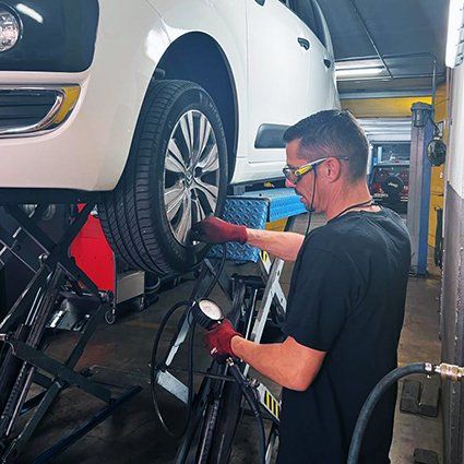 Mario Baumberger, Mechaniker bei Stefans Garage Mario Baumberger, Mechaniker bei Stefans Garage