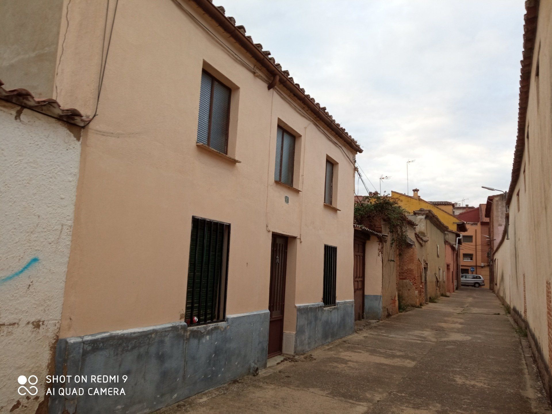 VENTA CASA CON PATIO Y GARAJE