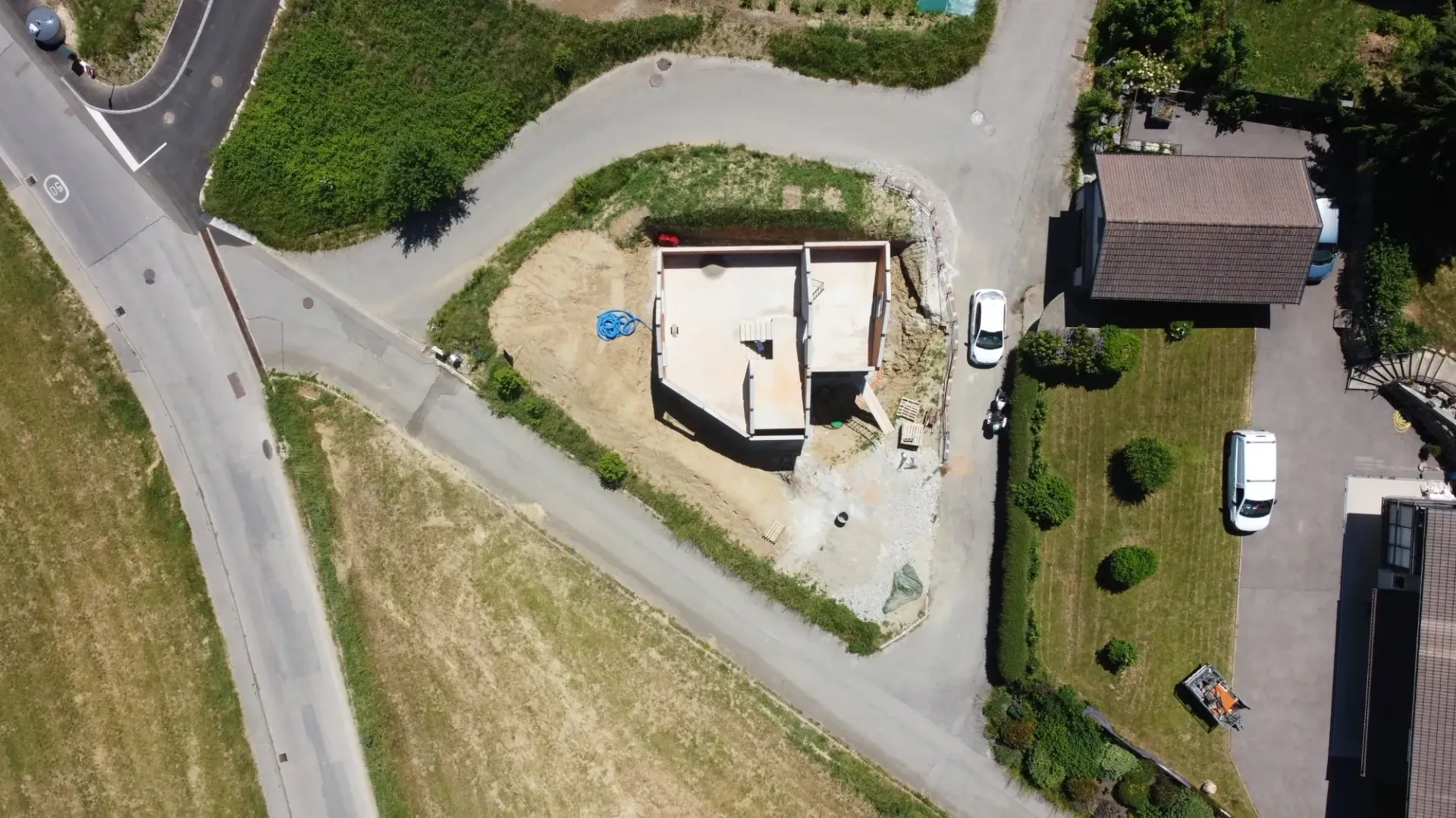 vue drone d'une construction de maison individuelle
