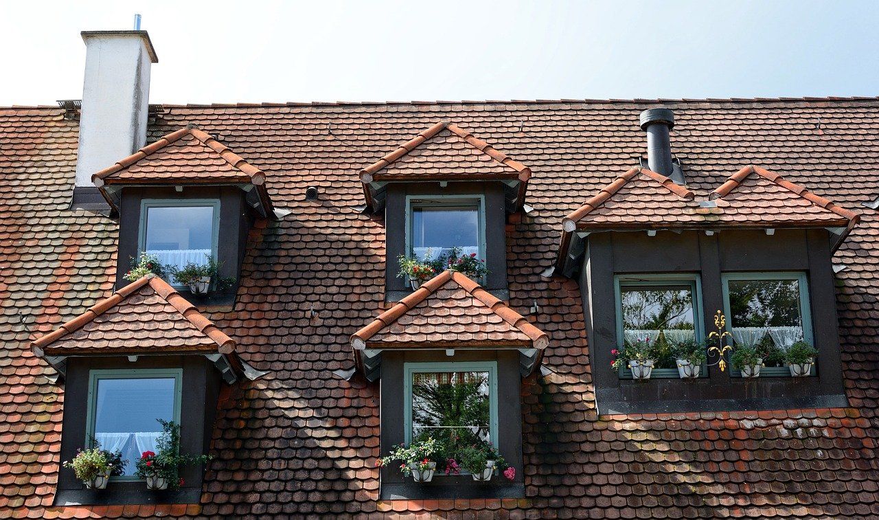 Energetische Dachsanierung mit modernen Fenstern in Oberfranken