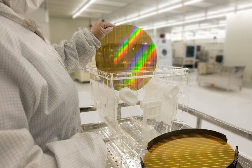 Wafer cleaning with electrolyzed water