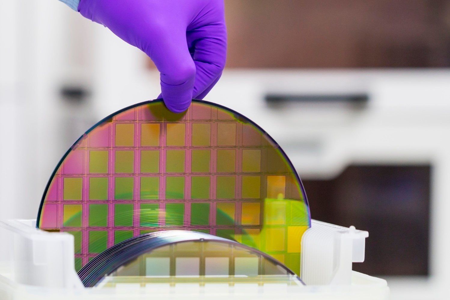 Reinigung von Wafern und Vorrichtungen mit Diamantelektroden Reinigung von Wafern und Vorrichtungen mit Diamantelektroden