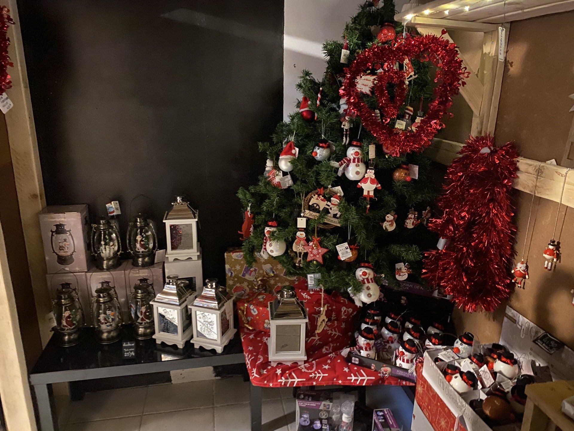 sapin et lanternes de noël