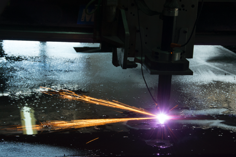 Corte separado y corte por arrastre en una cortadora de plasma