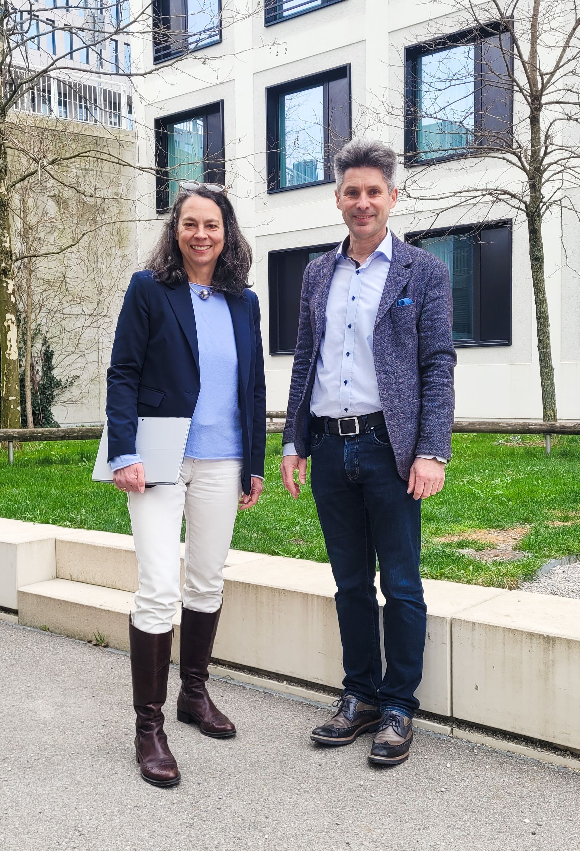 Die beiden Gesellschafter von FAIR-HOMES IMMOBILIEN Dr. Rolf Gengenbach und Elke Schlichtig sind IHK-zertifizierte Immobilienmakler mit viel Erfahrung.