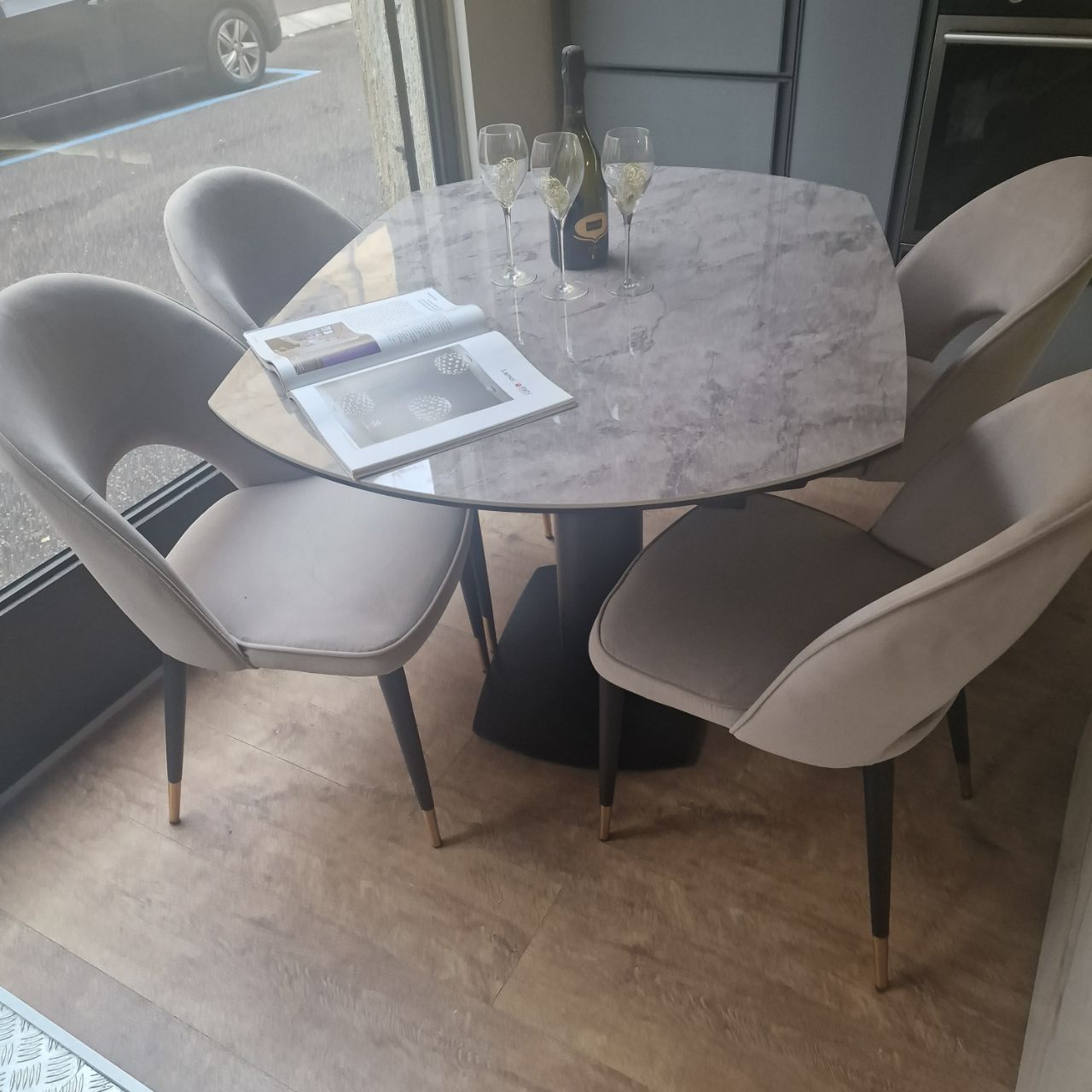 TAVOLI A LODI IN CERAMICA ALLUNGABILI