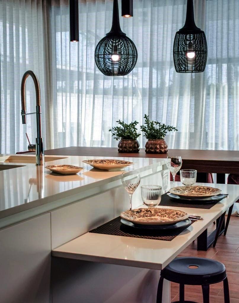 Cocina Santos con mesa adosada a isla