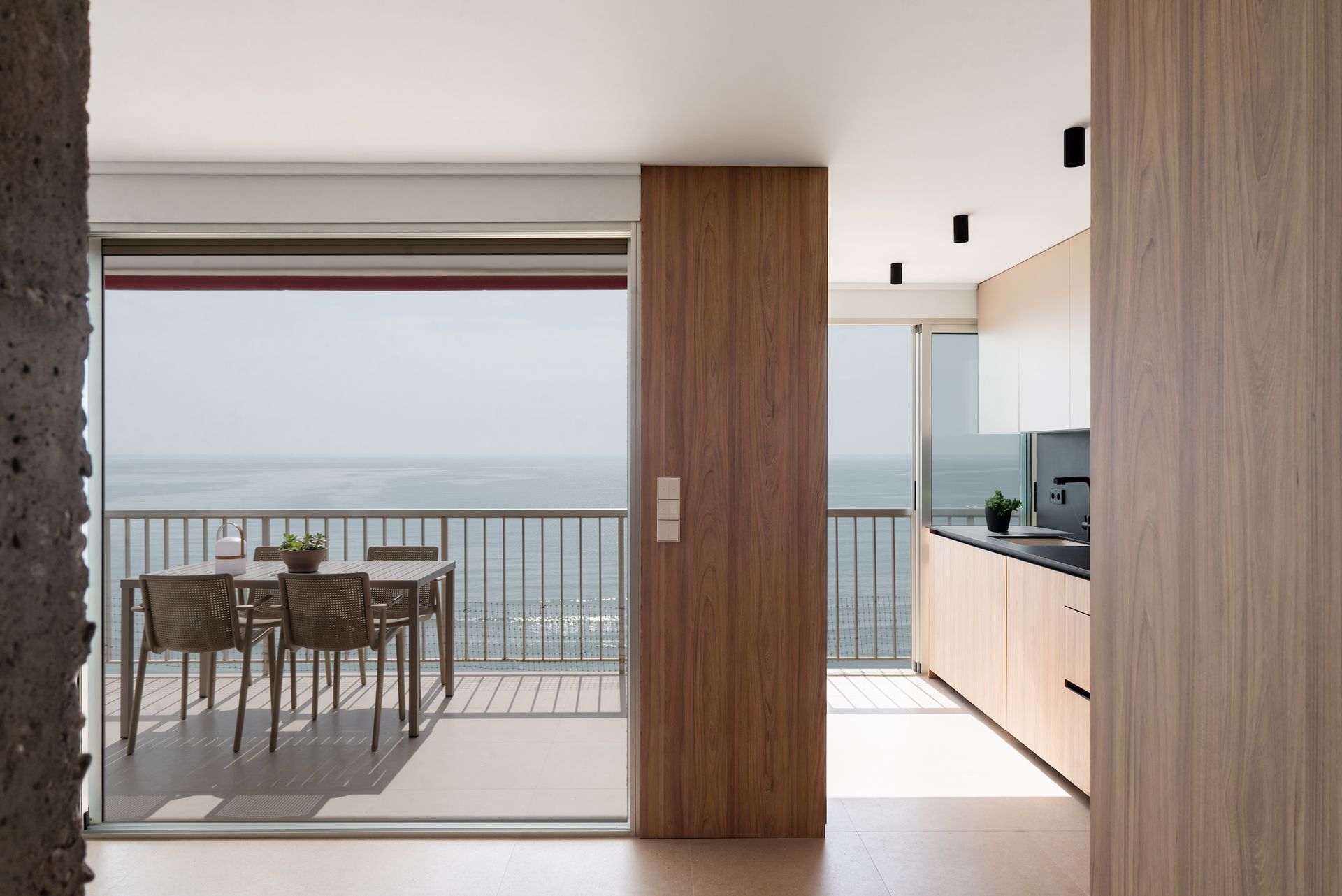 Cocina Santos frente al Mediterráneo