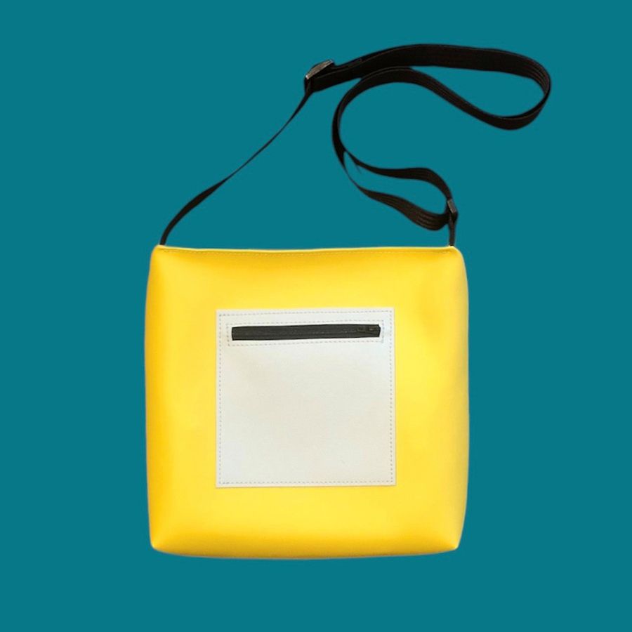 Quadrat, Tasche quadratisch, Kunstleder, upcycling, handgefertigt in Freiburg, vegan, vegane Tasche, nikano