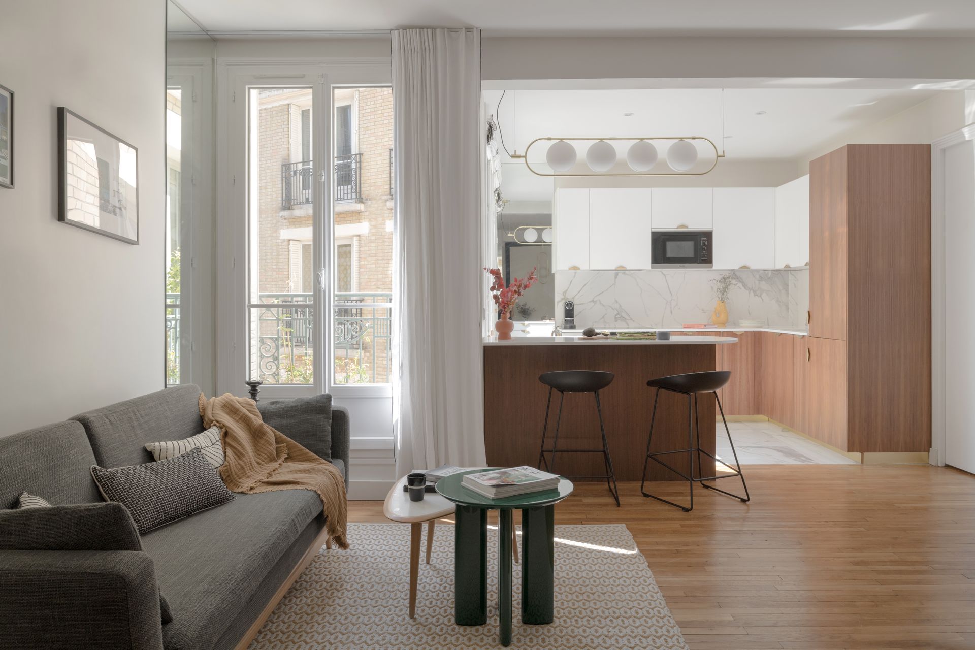 AXIOME Interior Design, architecte d'intérieur Paris, appartement familial Paris 15ème, cuisine bois marbre