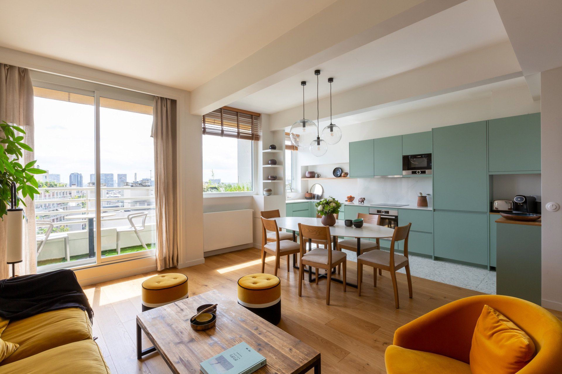 AXIOME Interior Design, architecte d'intérieur paris, salon, canapé jaune moutarde, cuisine verte, green kitchen, Terrazzo