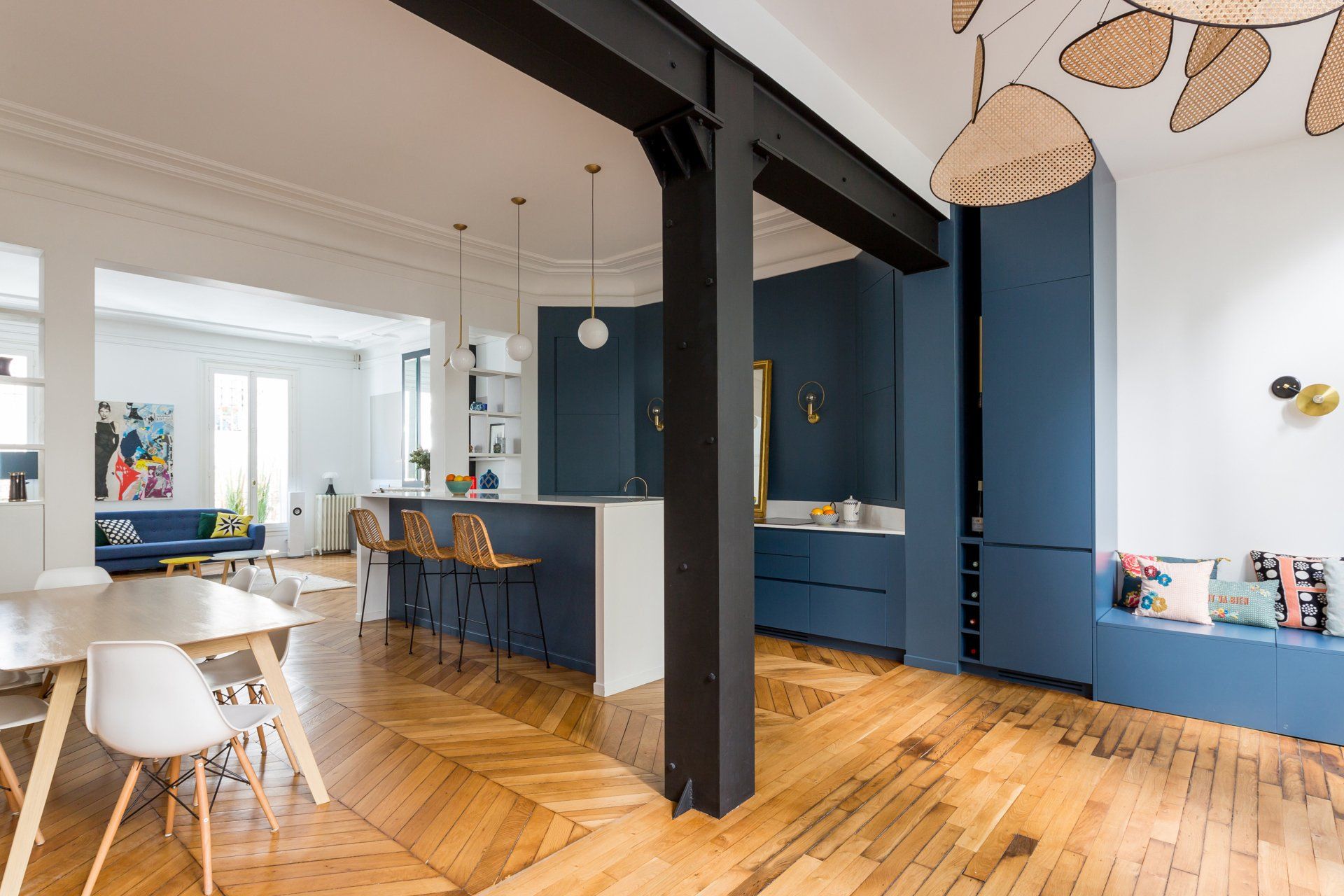 AXIOME Interior Design - architecte d'intérieur Paris - appartement haussmannien, séjour cuisine bleue