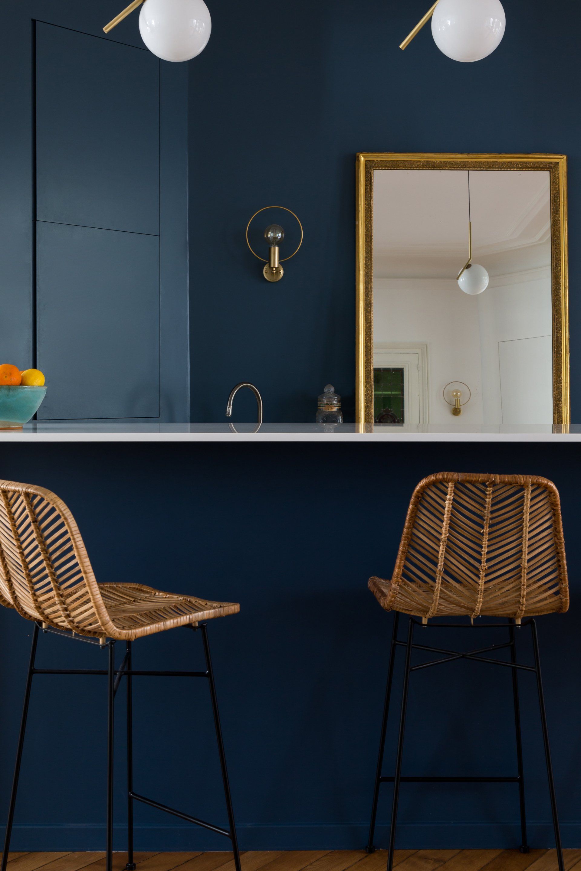 AXIOME Interior Design, architecte d'intérieur Paris, appartement haussmannien, cuisine bleue