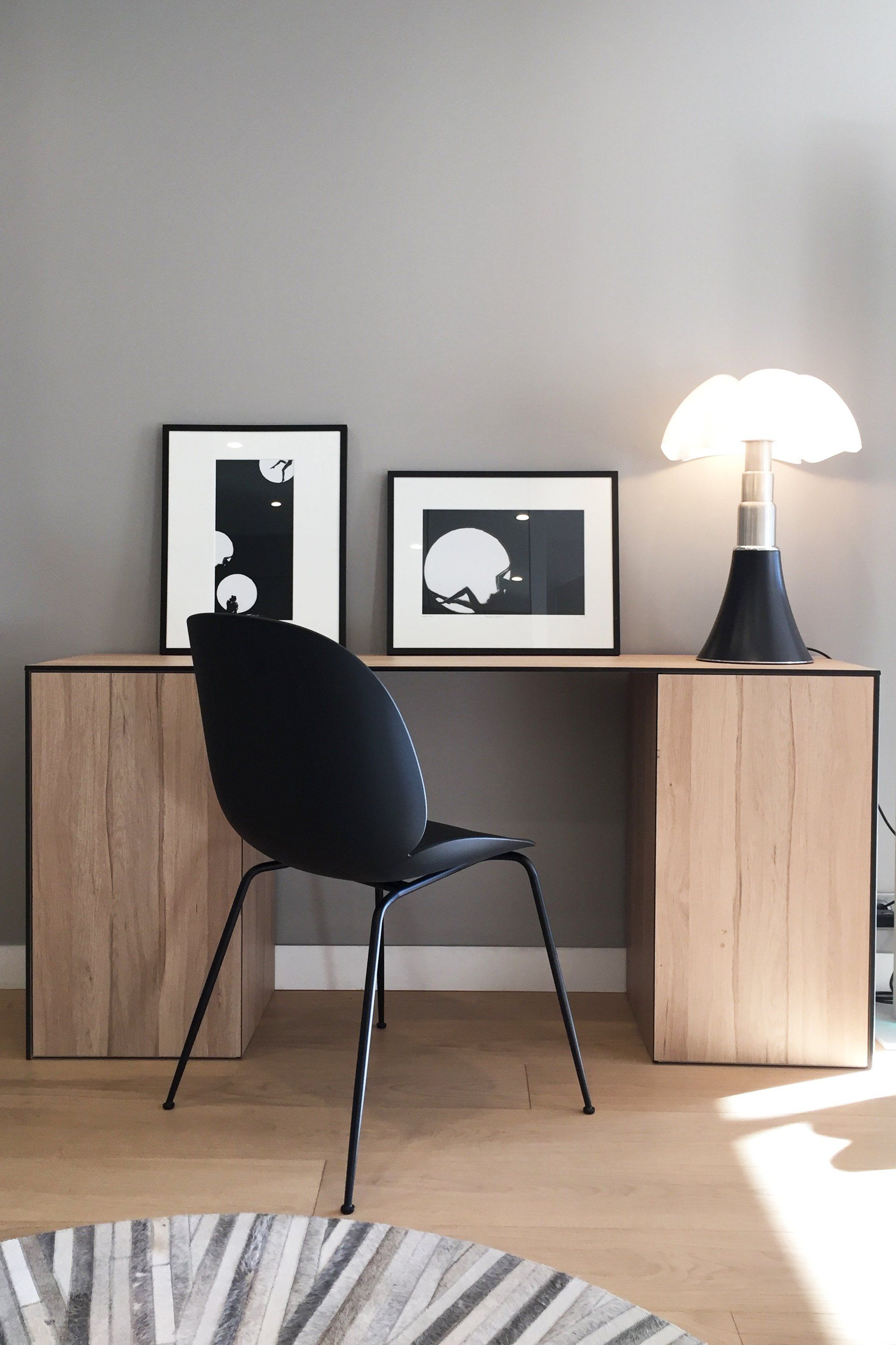AXIOME Interior Design, architecte d'intérieur Paris, bureau sur mesure, chaise gubi beetle, lampe martinelli