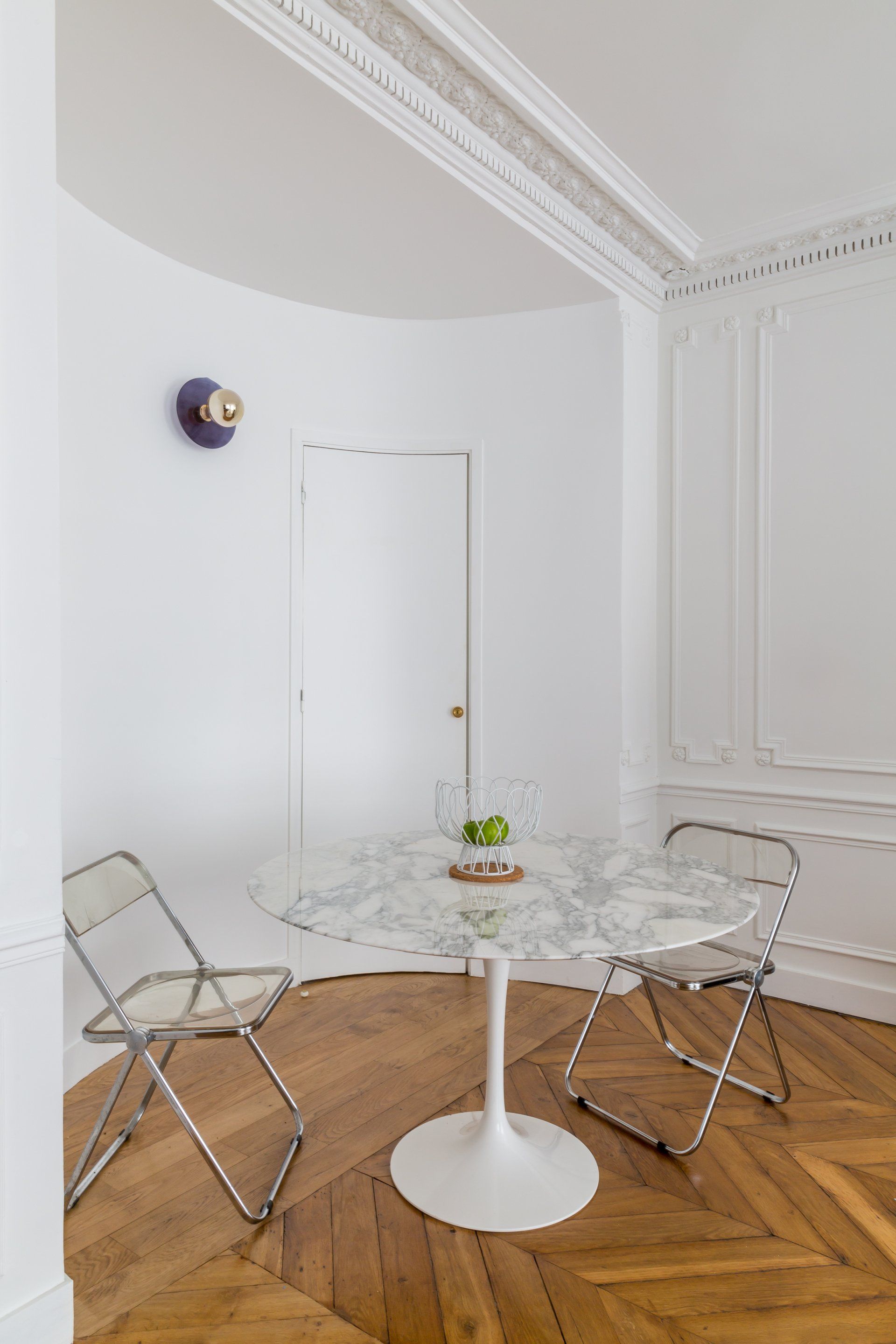 AXIOME Interior Design, architecte d'intérieur Paris, appartement haussmannien Paris 9ème, alcove arrondie, table knoll tulip