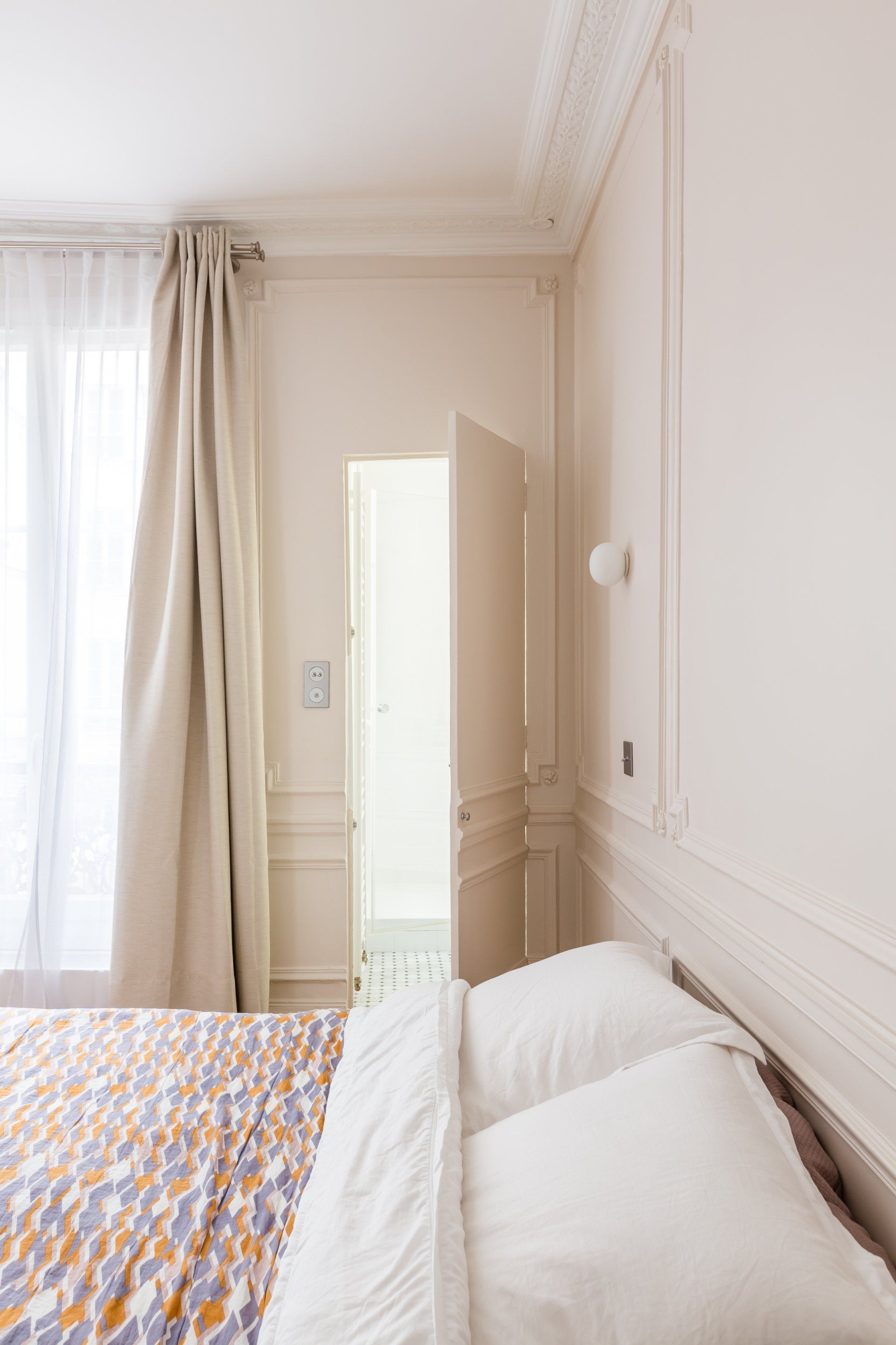 AXIOME Interior Design, architecte d'intérieur Paris, appartement haussmannien Paris 9ème, chambre rose