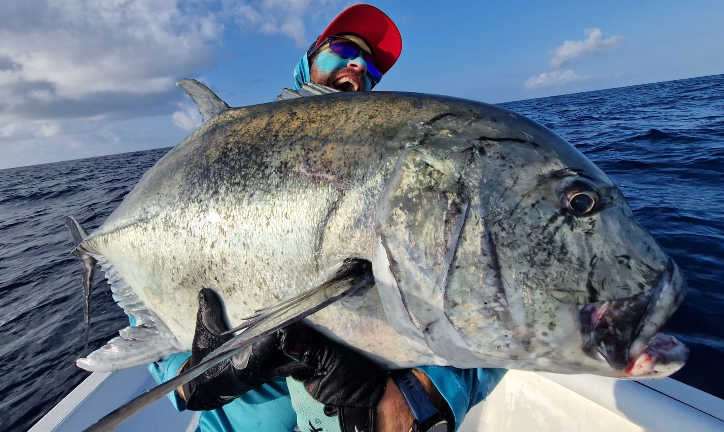 pesca desde orilla, sorprendente destino
