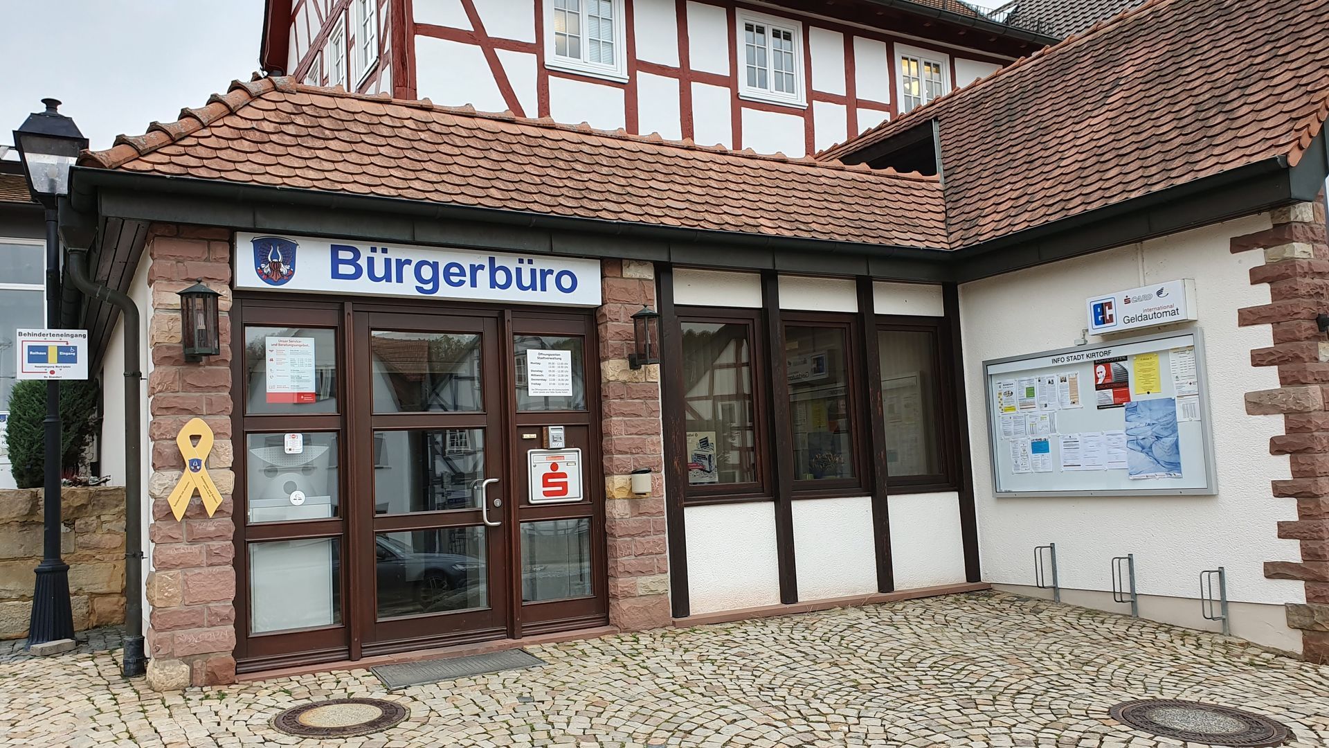 Eingang Buergerbuero Stadtverwaltung Kirtorf