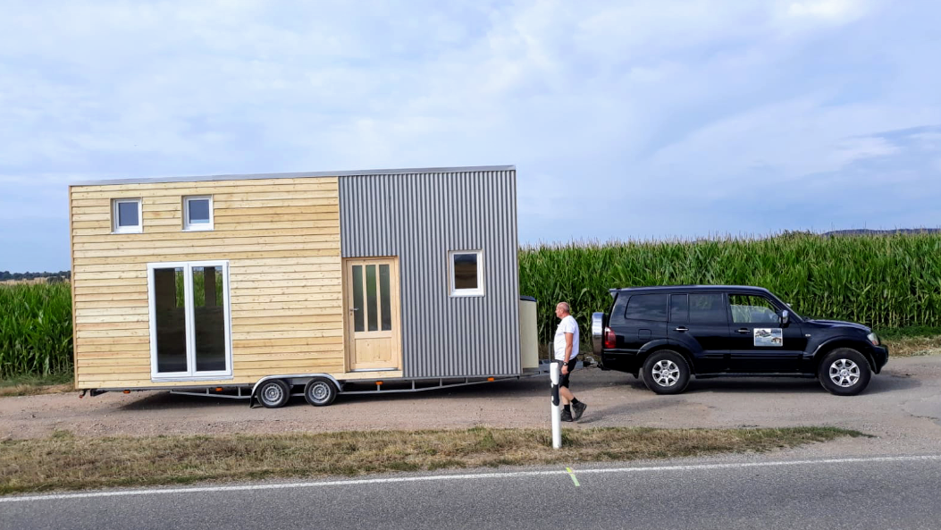 XXL Format mit Pultdach,Veranda-Tür, Aussenverkleidung Lärchenholz und Aluminium