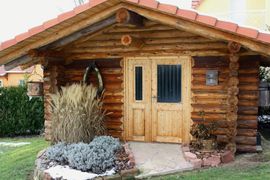 Gartenhaus aus Rundstämmen