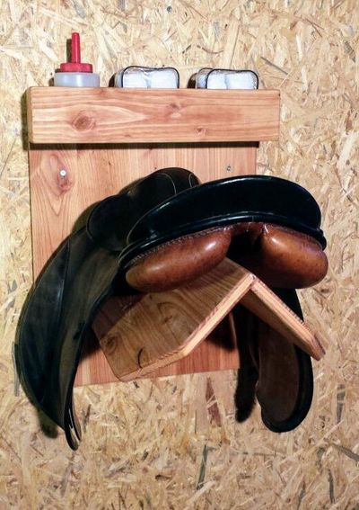 Sattelhalter aus Douglasie, biolog. geölt, mit Ablagefach, 45x9x9 cm