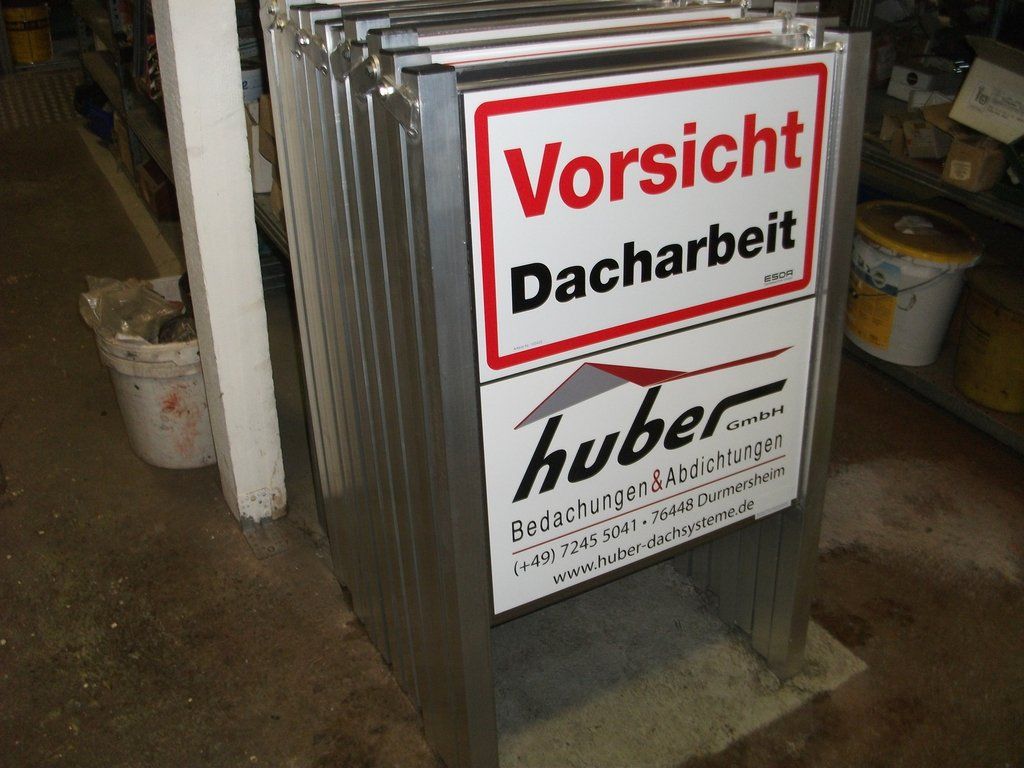 Beschriftung Aufsteller für Huber Bedachungen Durmersheim.