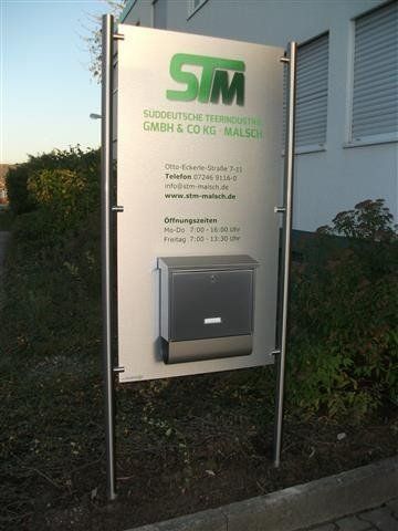 Schildanlage mit Briefkasten für die STM in Malsch