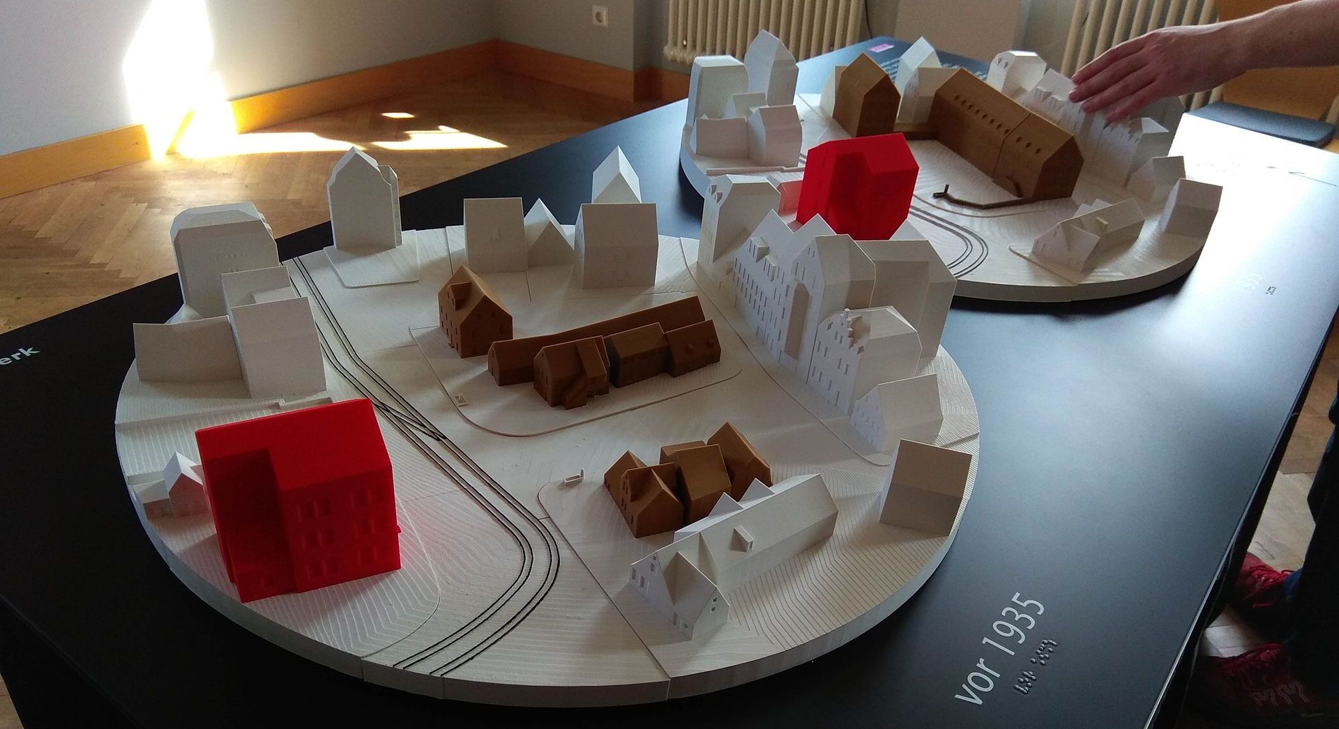 Draufsicht auf die beiden Tastmodelle des Schmalzmarkts